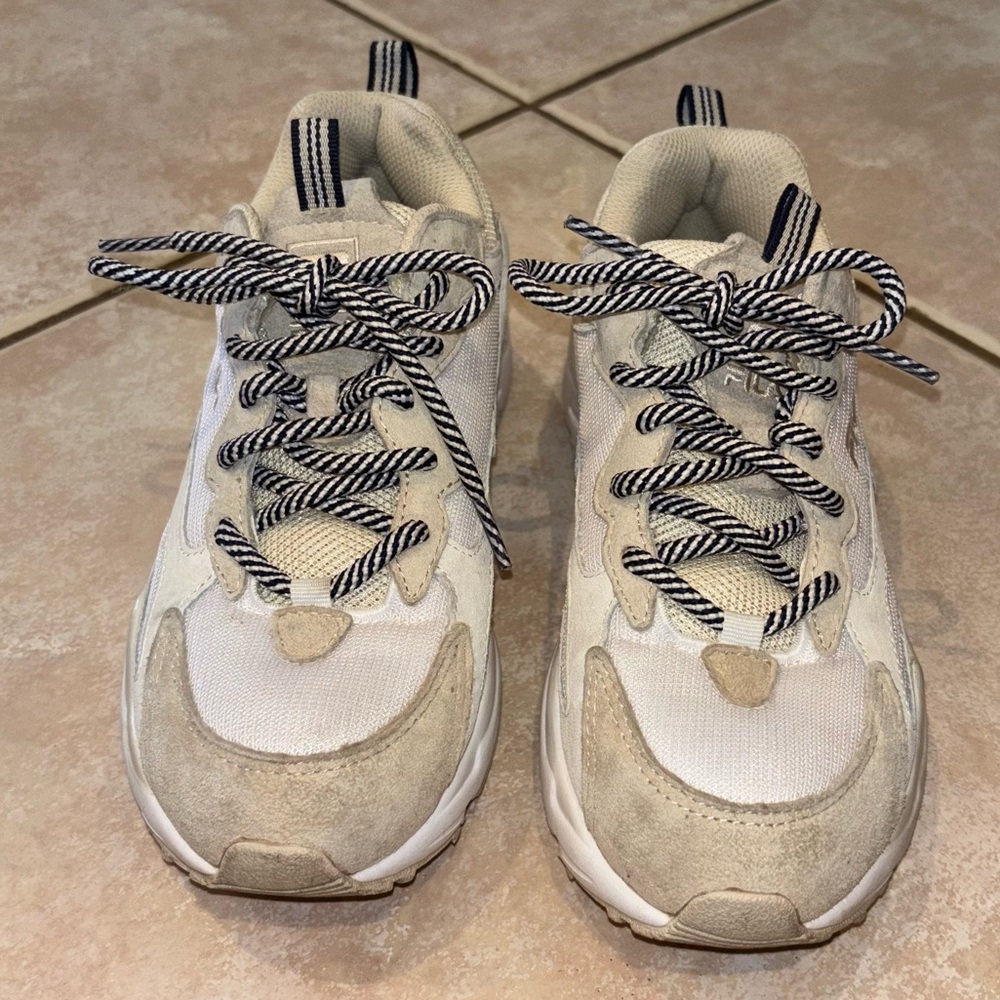 Fila Ray Tracer Beige & White Athletic Running Shoes Sneakers Size 6.5 - Picture 4 of 13